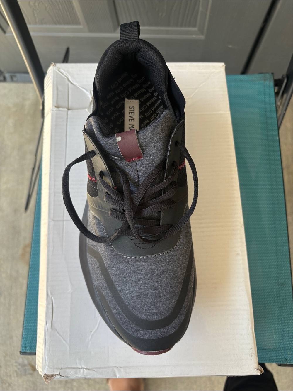 Steve Madden Men's Gray and Black there is a light peeling  see pics!